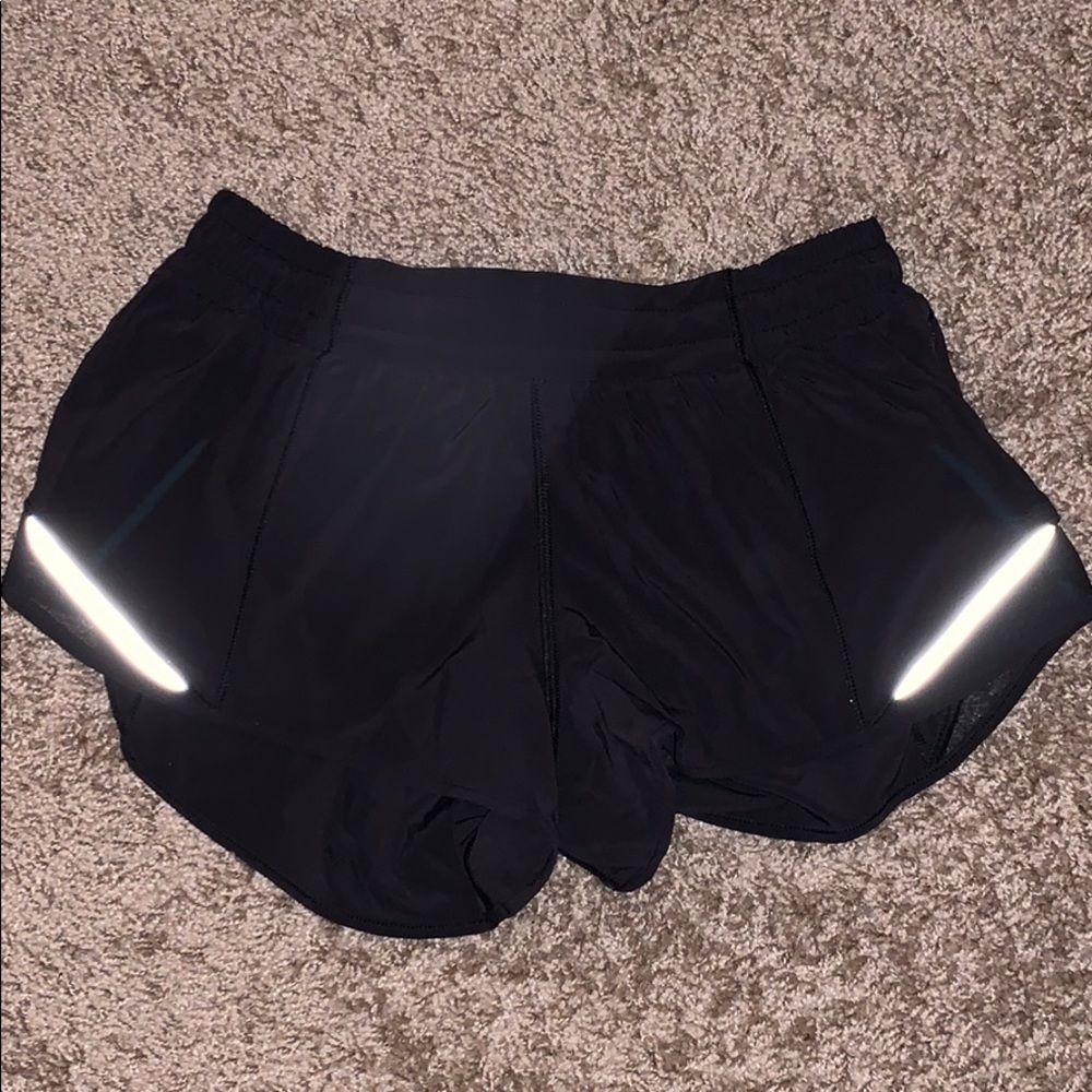 Black Hotty Hot 2.5 lululemon shorts